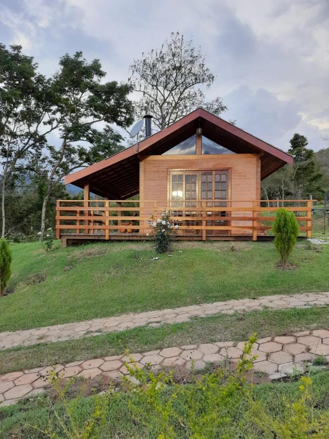 Guest house Encanto Rosas Santo Antonio do Pinhal