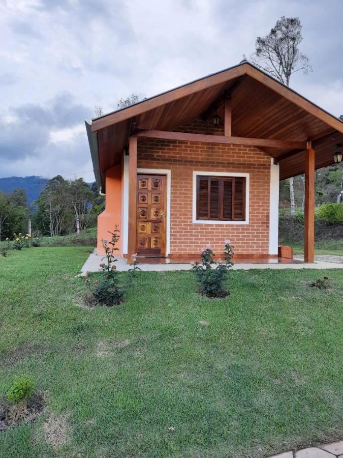 Encanto Rosas Guest house Santo Antonio do Pinhal